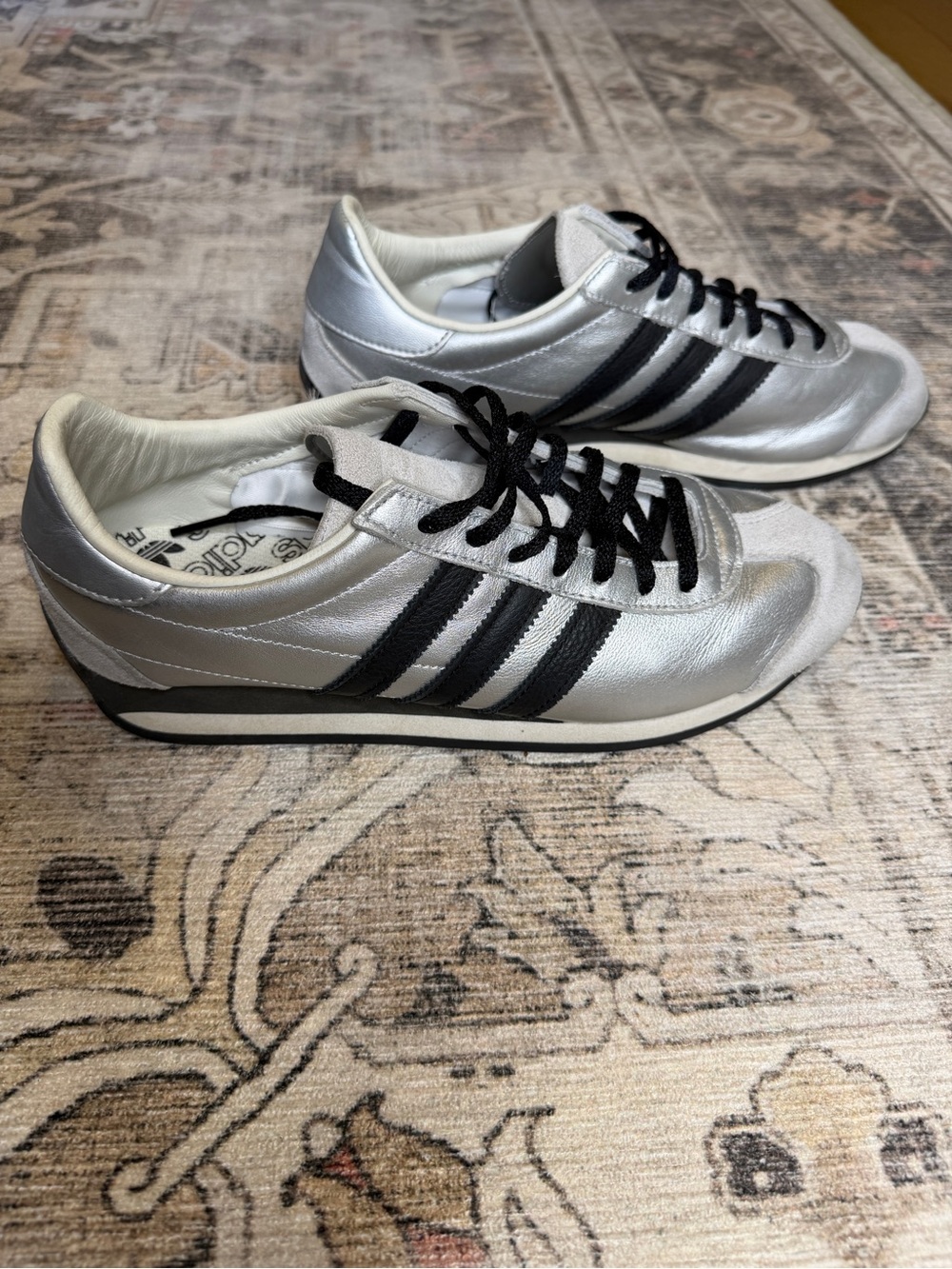 Adidas Country OG in silver and black - Picture 7 of 15
